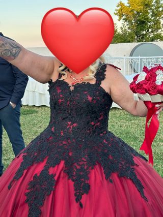 Abito da cerimonia rosso e nero fatto a mano