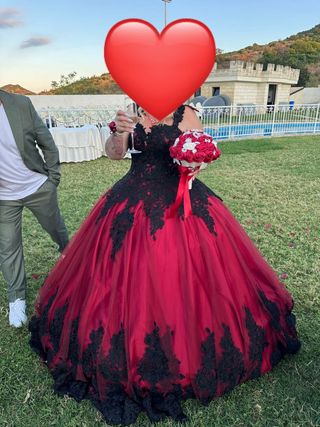 Abito da cerimonia rosso e nero fatto a mano