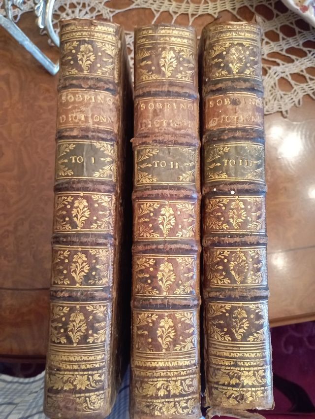 Diccionario sobrino aumentado año 1776