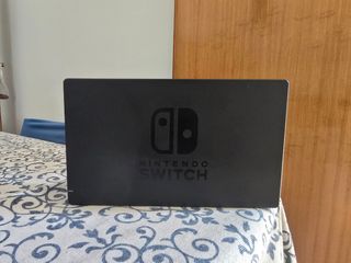 Nintendo Switch con mandos y micro SD
