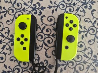 Nintendo Switch con mandos y micro SD
