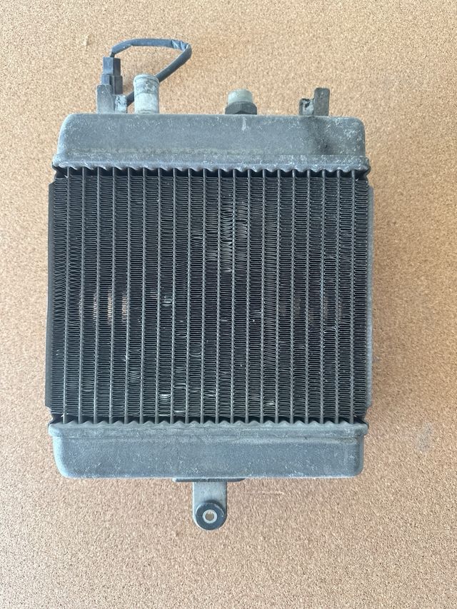 Radiador Suzuki Burgman 125-200 con ventilador