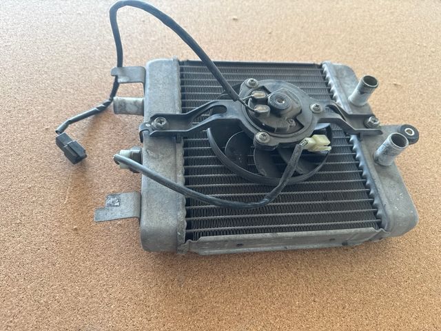 Radiador Suzuki Burgman 125-200 con ventilador