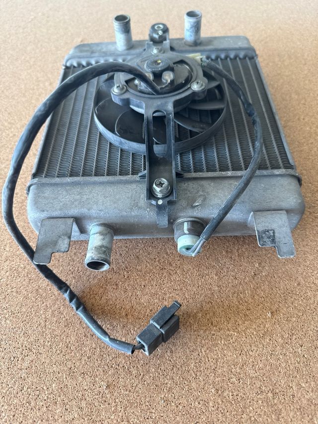 Radiador Suzuki Burgman 125-200 con ventilador