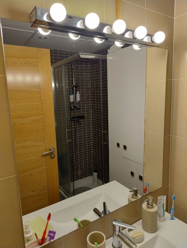 Espejo con barra de Iluminación LED.