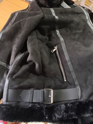 Abrigo Negro Pelo Pull&Bear Talla L