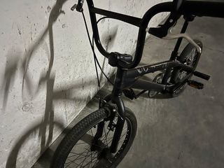 Bicicleta BMX Negra