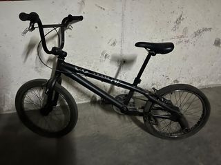 Bicicleta BMX Negra