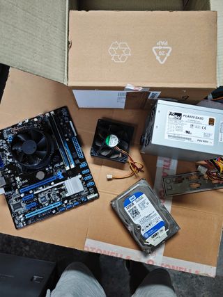 Componenti PC: Scheda Madre ASUS, Hard Disk WD, Al