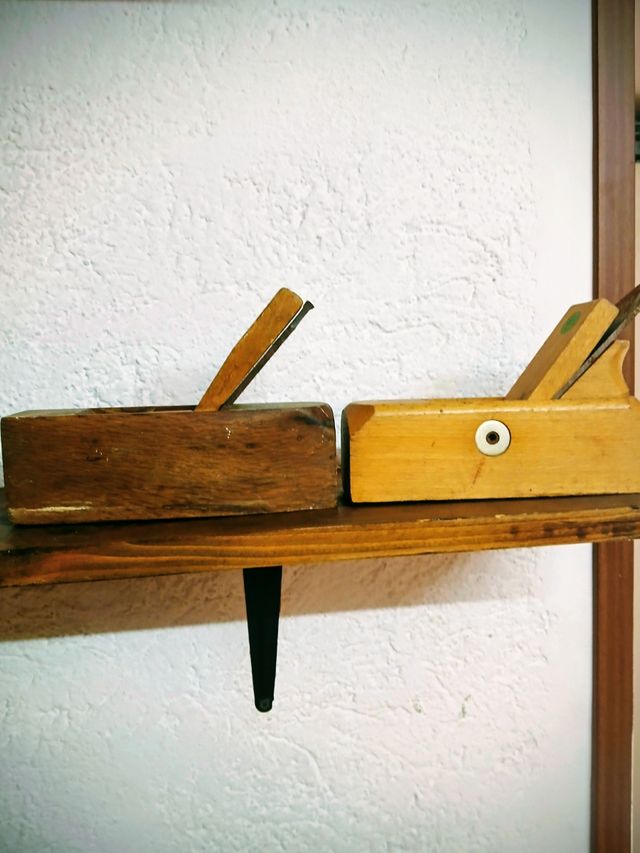 2 Cepillos de carpintero de madera en buen estado 