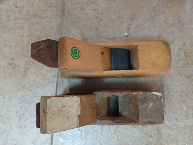 2 Cepillos de carpintero de madera en buen estado 