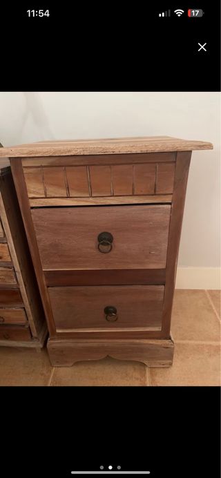 Mesita de noche de madera