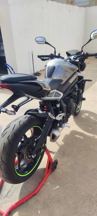 Triumph Street Triple R 765 CC 120cv