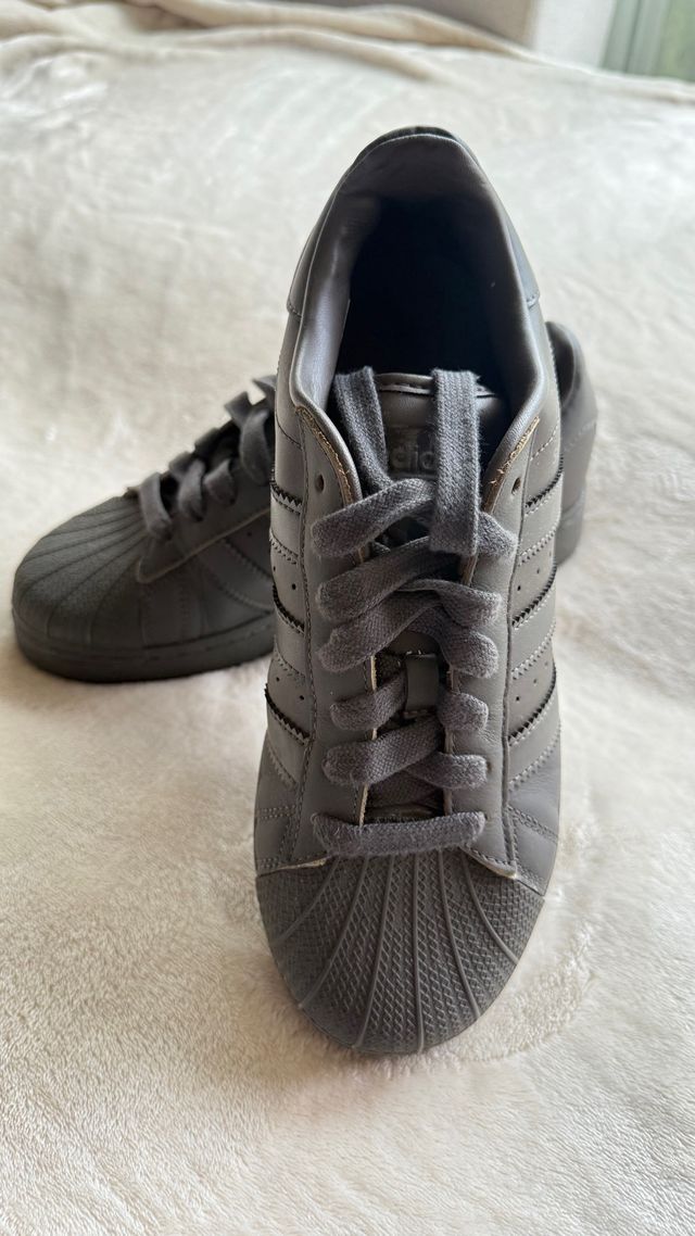Zapatillas Adidas Superstar Grises