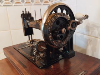 Antigua máquina de coser Frister