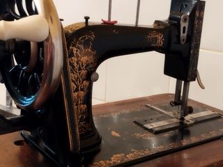 Antigua máquina de coser Frister