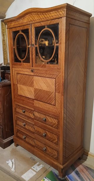 Secreter antiguo de madera y cristal