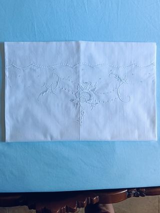 Sábana de algodón bordada blanca