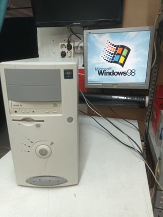 n-20, PC retro Pentium III, 800MHz con Windows 98