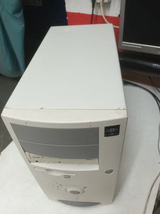 n-20, PC retro Pentium III, 800MHz con Windows 98