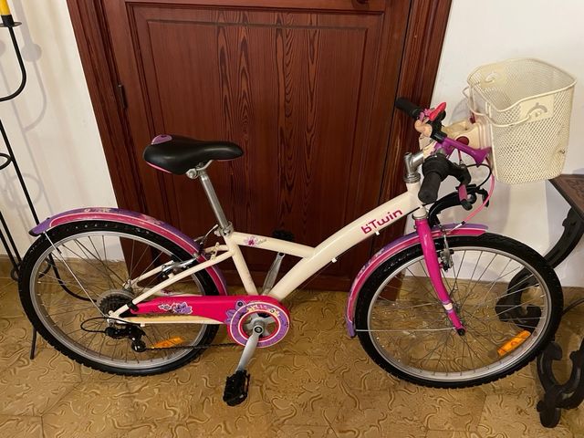 Bicicleta infantil Btwin rosa con cesta