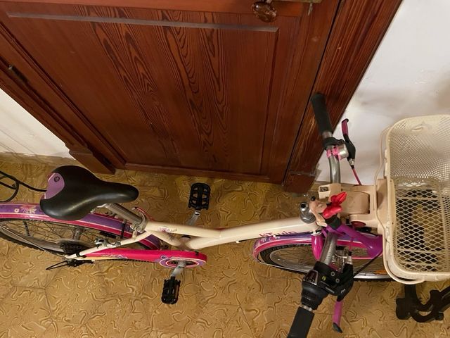 Bicicleta infantil Btwin rosa con cesta