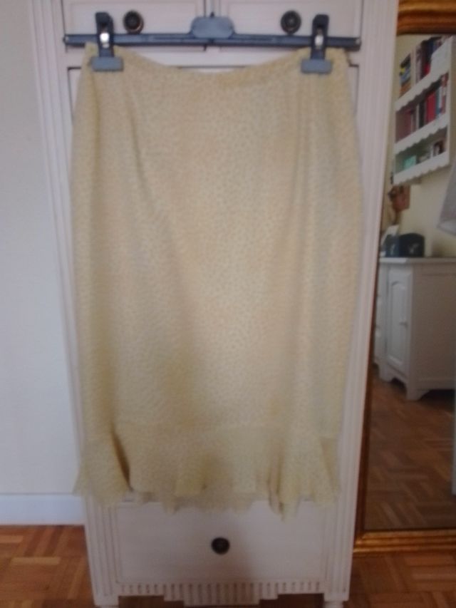 Falda estampada beige y amarilla