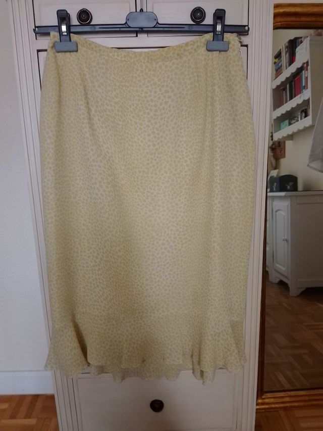 Falda estampada beige y amarilla