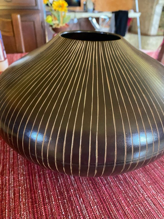 Vaso in legno decorato