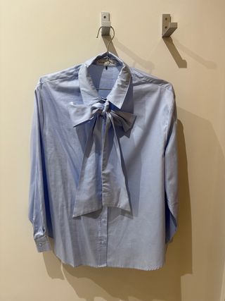 Blusa azul con lazada Lefties Talla M