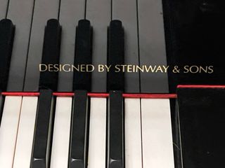 Piano de cola Essex designed by STEINWAY & SONS