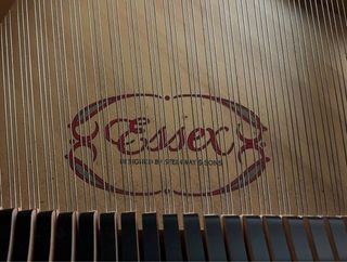 Piano de cola Essex designed by STEINWAY & SONS