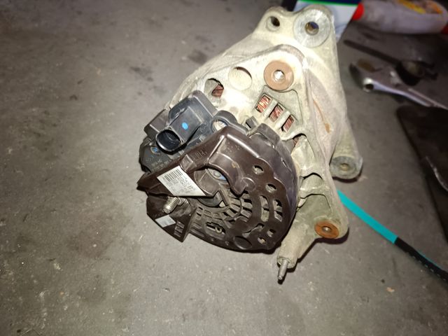 Alternador Seat Córdoba 1.9 TDI 2005 en mal estado