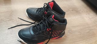 Deportivas Fila Baloncesto Negras y Rojas