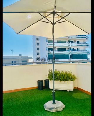 Sombrilla blanca para terraza