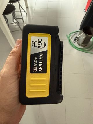 Batería Karcher 36V 2.5Ah y cargador.