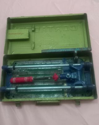 Cortador de azulejos antiguo