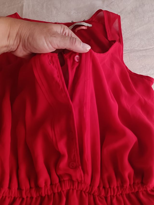 Vestido rojo fluido sin mangas