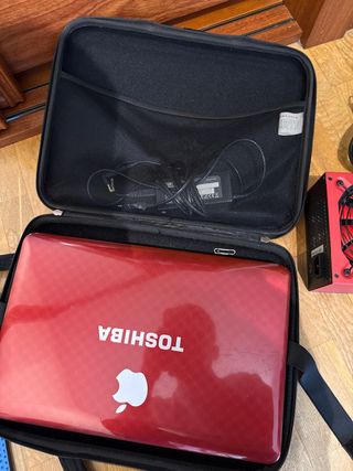 Portátil Toshiba Rojo