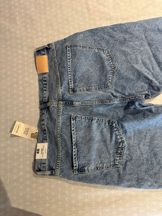 Pantalón tejano ancho