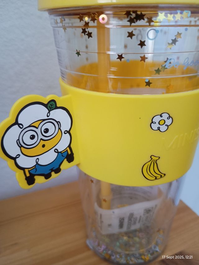 Vaso Minion con tapa y pajita