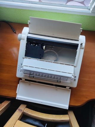 Máquina de escribir eléctrica TA TRIUMPHADLER T110