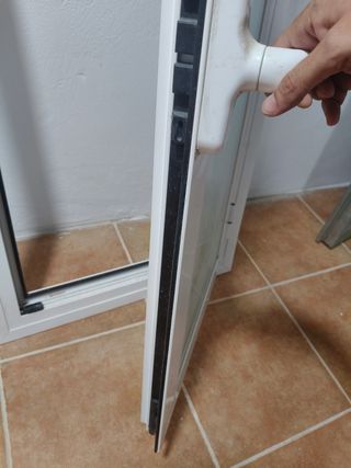 Ventana aluminio Marco interior ( 53 x 112 cm)