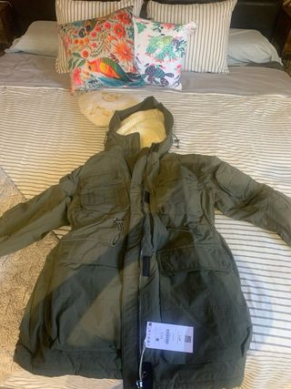 Parka Bershka verde militar talla XS
