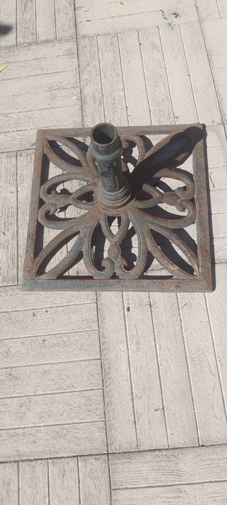 Base de sombrilla de hierro forjado