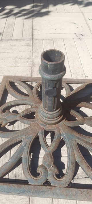 Base de sombrilla de hierro forjado