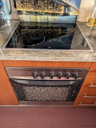 Conjunto Vitrocerámica y Horno Teka