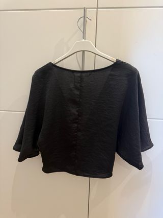 Crop top negro Zara