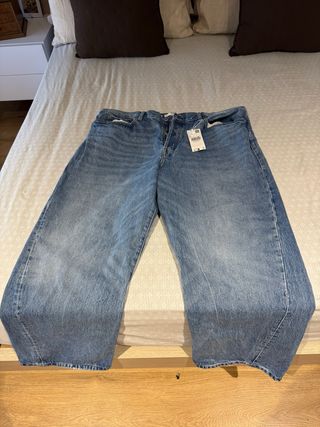 Pantalón tejano ancho