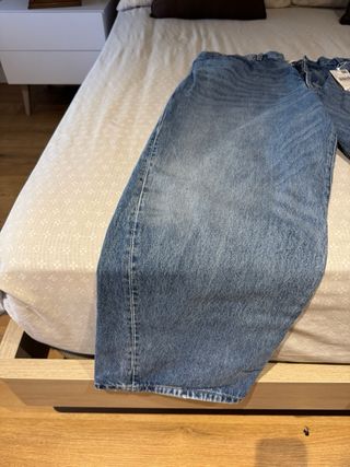 Pantalón tejano ancho